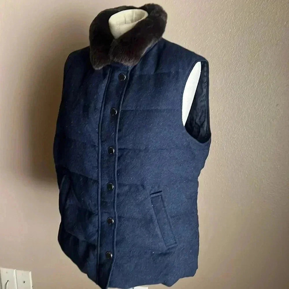 Brooks Brothers Storm System Loro
Piana wool vest with rabbit fur collar size 6 - Picture 2 of 11